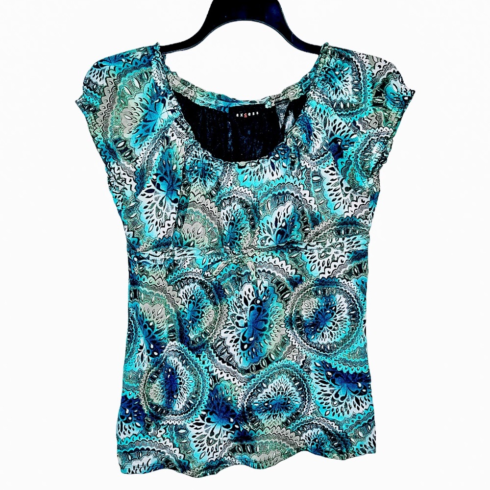 Axcess Woman’s Top Size Large